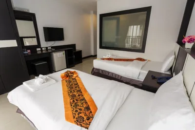 Tweepersoonskamer met 2 aparte bedden en balkon — Star House